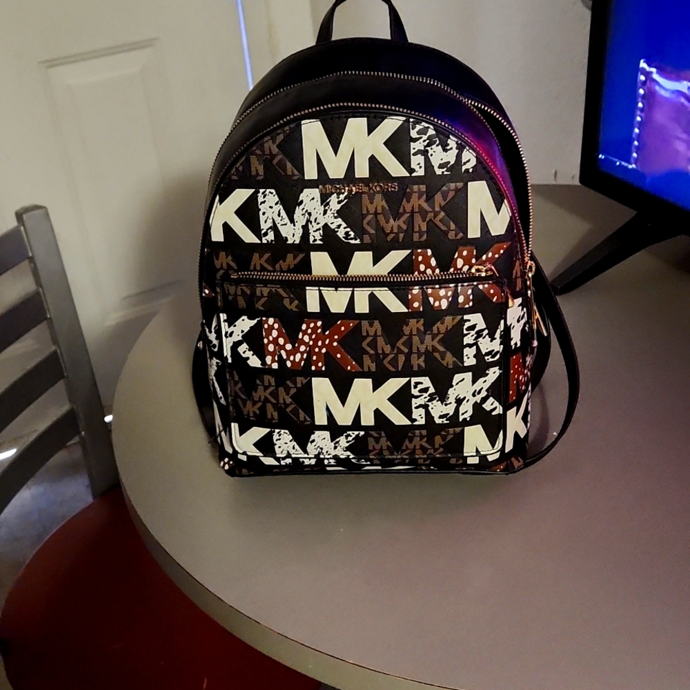 Pursue MK black and gold
